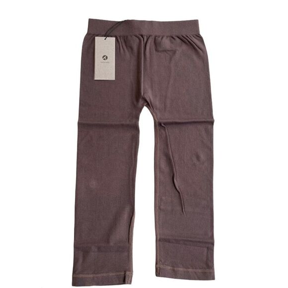 Avocado Capri Leggings    - Picture 7 of 12